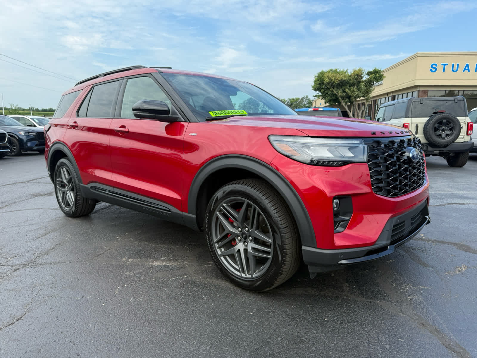 Used 2026 Ford Explorer ST-Line w/ ST-Line Street Pack AWD/4WD image 1