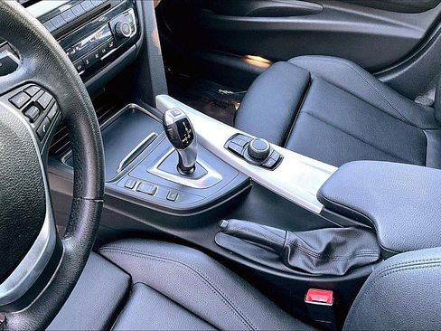 Used 2018 BMW 320i xDrive Sedan image 14