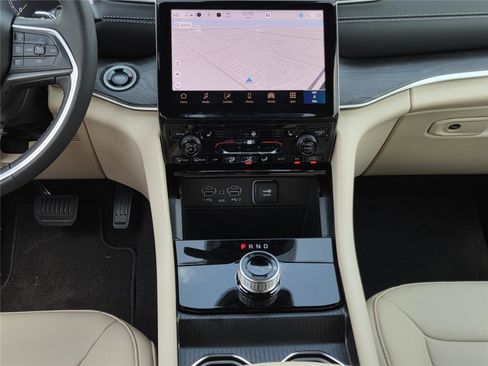 New 2025 Jeep Grand Cherokee Limited w/ Trailer Tow Package image 42