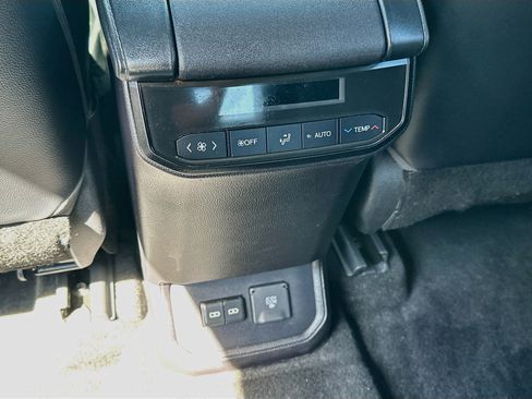 Used 2023 Toyota Highlander Limited AWD/4WD image 28