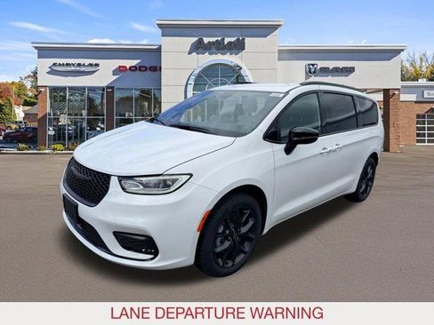 New 2026 Chrysler Pacifica Select AWD/4WD image 4