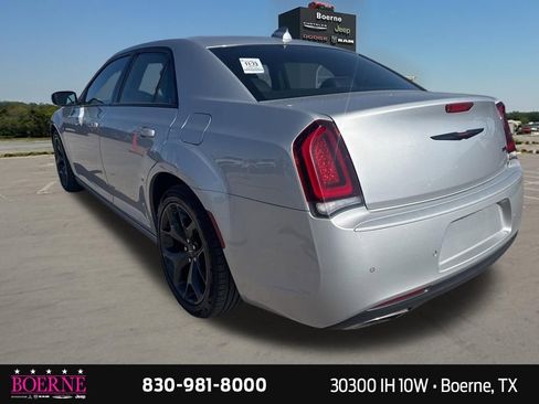 Used 2023 Chrysler 300 S RWD image 9