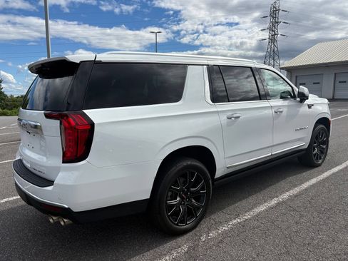 Used 2024 GMC Yukon XL Denali AWD/4WD image 3