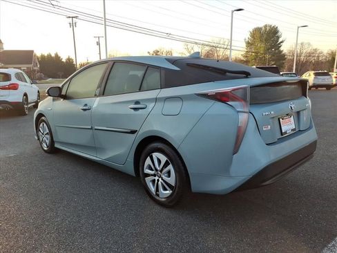 Used 2016 Toyota Prius Three image 13