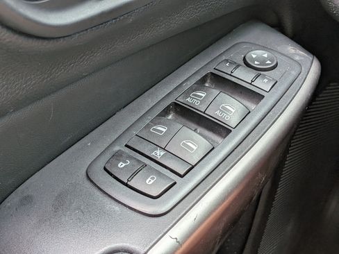Used 2020 Jeep Cherokee Limited FWD image 22
