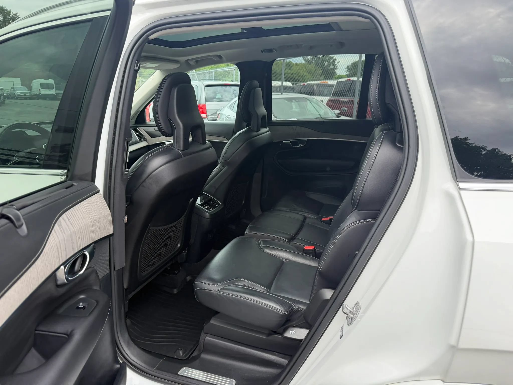Used 2022 Volvo XC90 T6 Inscription w/ Climate Package AWD/4WD image 29