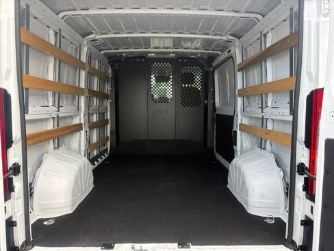 Used 2025 RAM ProMaster 2500 w/ U-Haul Equipment Group FWD image 17
