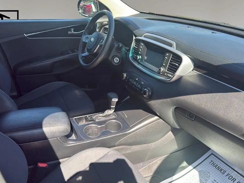 Used 2020 Kia Sorento LX AWD/4WD image 9
