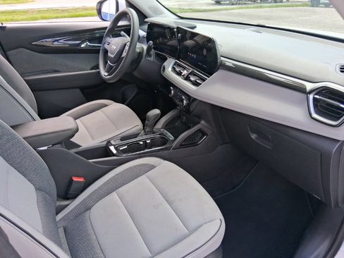 Used 2025 Chevrolet TrailBlazer LT FWD image 15