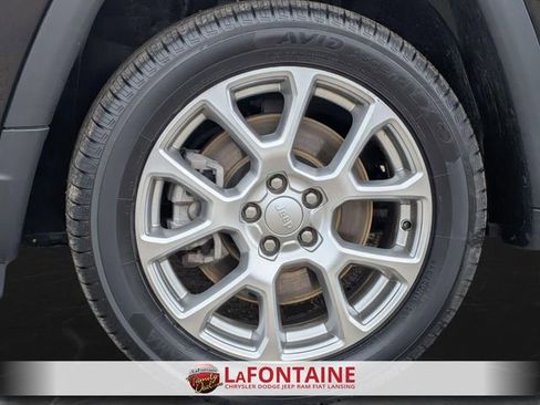 Used 2023 Jeep Compass Latitude AWD/4WD image 32