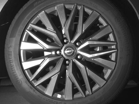 Used 2025 Nissan Altima 2.5 SV FWD image 13