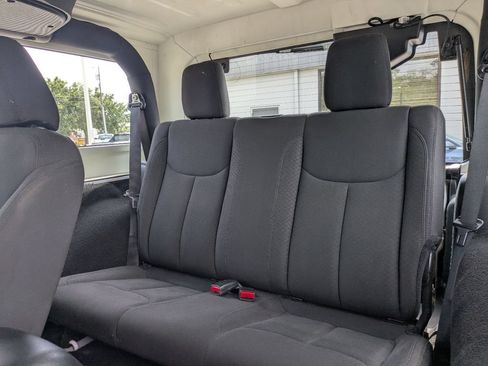 Used 2018 Jeep Wrangler Sport AWD/4WD image 14