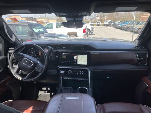 Used 2024 GMC Sierra 3500 Denali Ultimate image 15