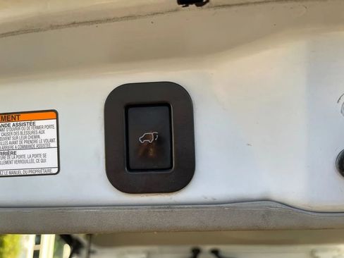 Used 2020 Toyota Sienna Limited image 11