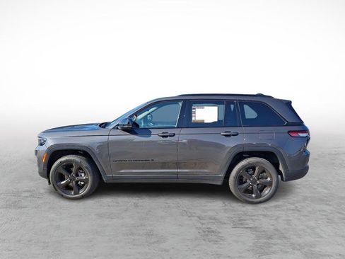 Used 2025 Jeep Grand Cherokee Limited w/ Black Appearance Package AWD/4WD image 2