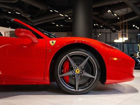 Used 2015 Ferrari 458 Spider RWD image 11