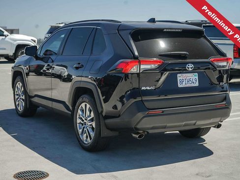 Used 2020 Toyota RAV4 XLE Premium FWD image 8