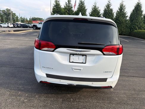 Used 2018 Chrysler Pacifica Limited FWD image 4