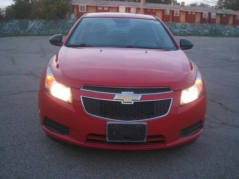 Used 2014 Chevrolet Cruze LS FWD image 2