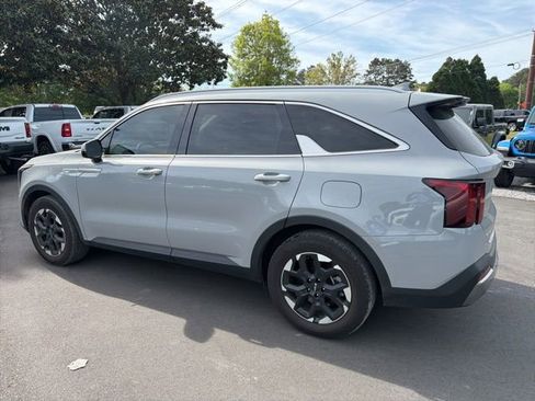 Used 2025 Kia Sorento S w/ Panoramic Sunroof Package image 5