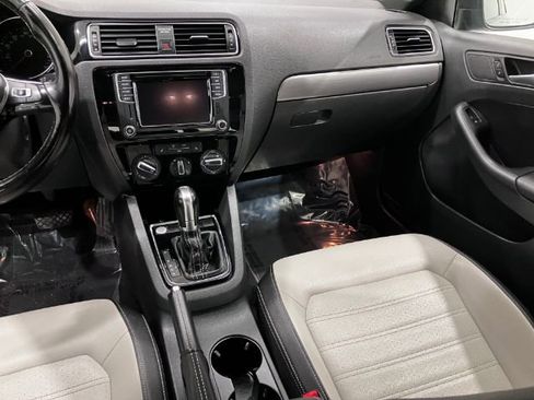 Used 2016 Volkswagen Jetta Sport image 14
