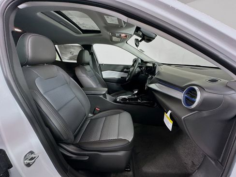 New 2026 Chevrolet Trax LT w/ Sunroof Package image 28