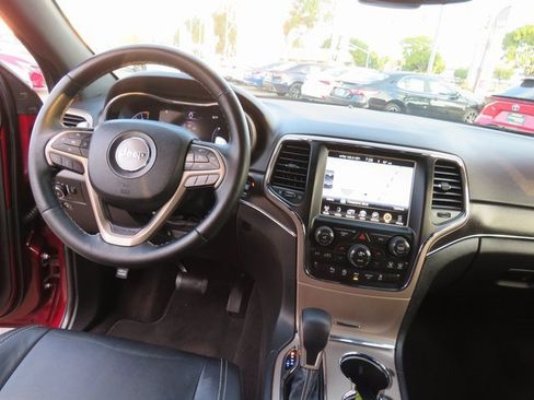 Used 2017 Jeep Grand Cherokee Limited image 22