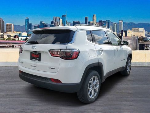 New 2026 Jeep Compass Latitude image 4