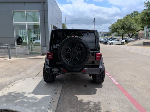 Used 2025 Jeep Wrangler Unlimited Sahara AWD/4WD image 10