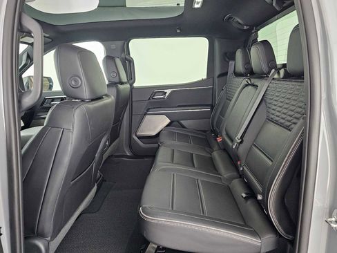 Used 2024 GMC Sierra EV Denali image 17