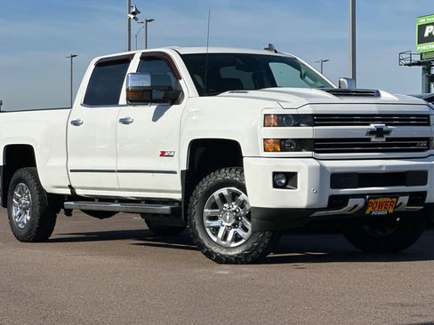 Used 2019 Chevrolet Silverado 3500 LTZ image 2