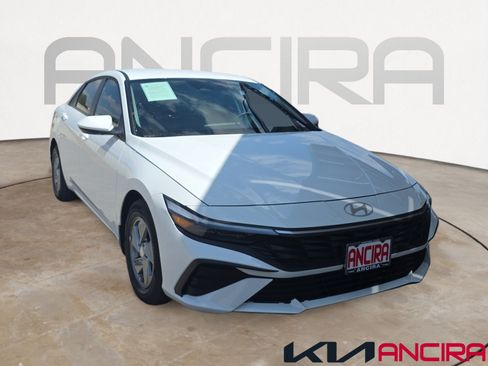 Used 2025 Hyundai Elantra SE FWD image 1