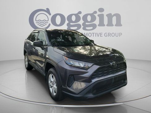 Used 2021 Toyota RAV4 LE FWD image 9