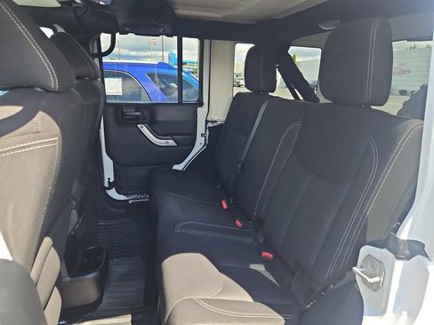 Used 2014 Jeep Wrangler Unlimited Rubicon w/ Max Tow Package AWD/4WD image 23