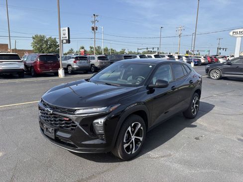 Used 2025 Chevrolet Trax RS w/ Driver Confidence Package FWD image 19
