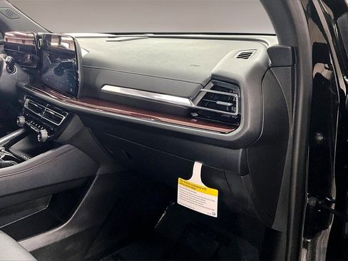 Used 2025 Chevrolet Traverse Z71 w/ Enhanced Driving Package image 25