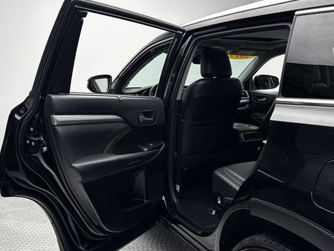 Used 2019 Toyota Highlander XLE w/ Protection Package #3 AWD/4WD image 34