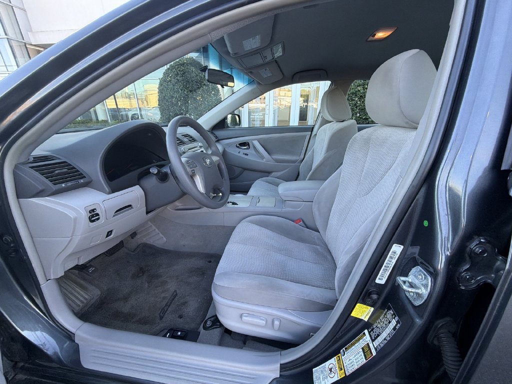Used 2011 Toyota Camry LE FWD image 10