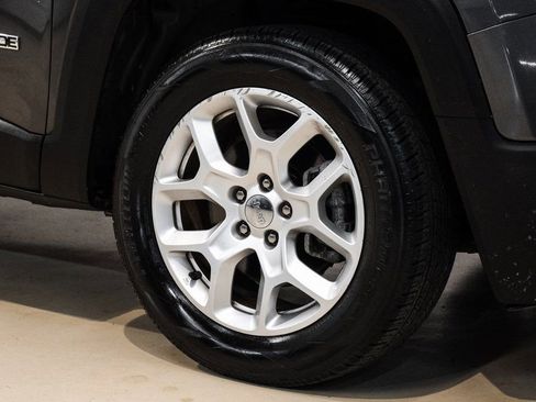 Used 2018 Jeep Renegade Latitude image 60