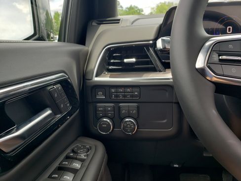 New 2026 Chevrolet Suburban Z71 w/ Comfort Package AWD/4WD image 14