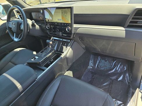 Used 2026 Lexus GX 550 w/ Accessory Package (31) AWD/4WD image 10