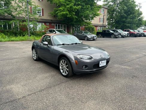Used 2006 MAZDA MX-5 Miata Grand Touring RWD image 7