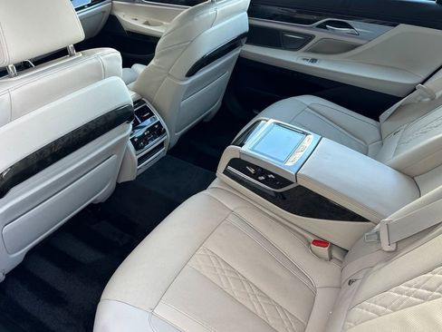 Used 2022 BMW ALPINA B7 xDrive w/ Luxury Rear Seating Package image 12