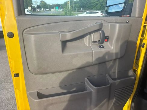 Used 2023 Chevrolet Express 2500 RWD image 16