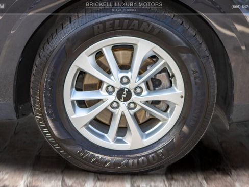 Used 2022 Kia Carnival LX image 35