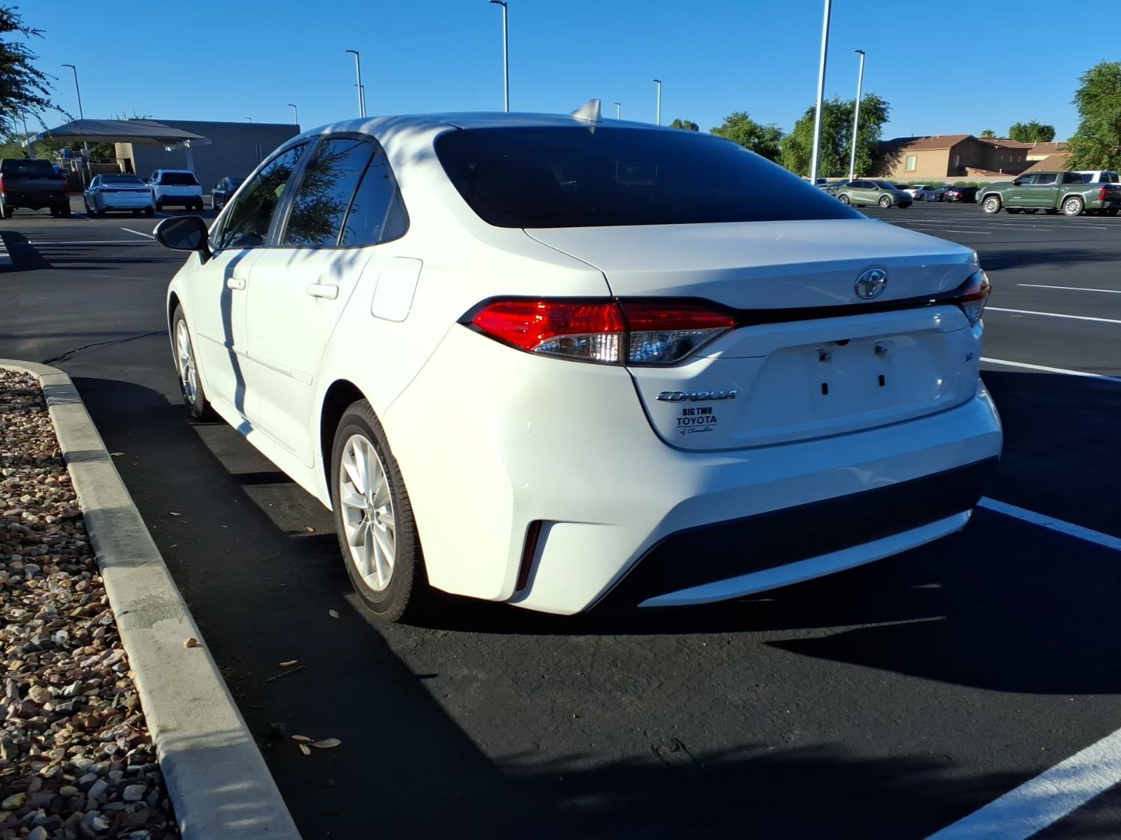 Used 2020 Toyota Corolla LE w/ LE Premium Package FWD image 4