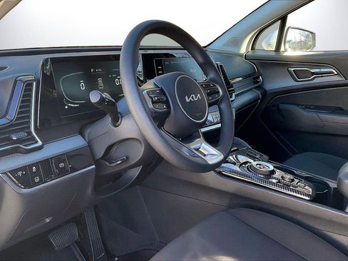 Used 2025 Kia Sportage LX image 18
