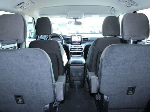 Used 2023 Ford Explorer XLT image 12
