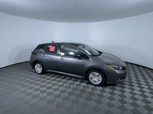 Certified 2025 Nissan Leaf S FWD image 2