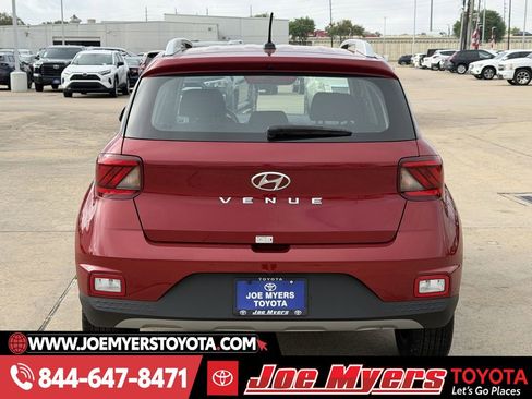 Used 2025 Hyundai Venue SEL image 8